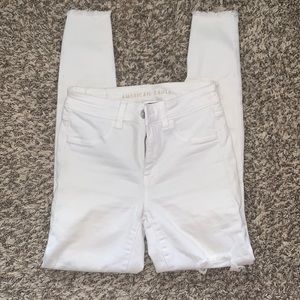 American Eagle - Distressed White Skinny Jeggings